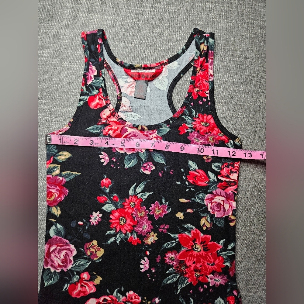 HOT KISS 💋 Black & Red Floral Sleeveless Racer Back Tank Top - Picture 3 of 6